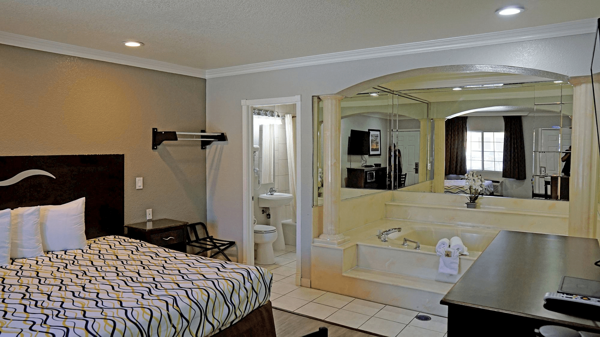 Jacuzzi Suite
