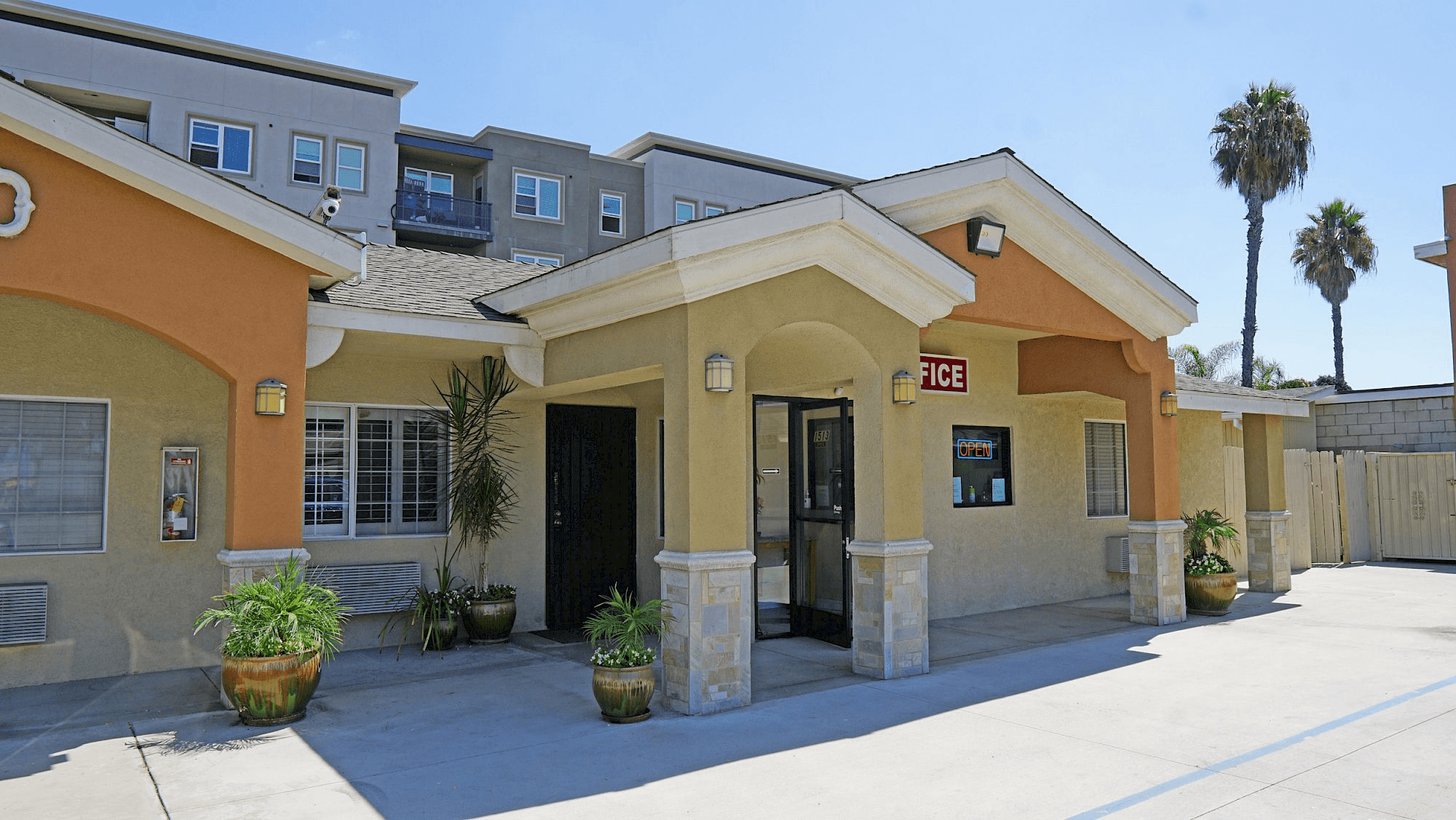 West Coast Motel — front desk and lobby